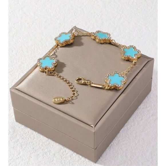 Blue Clover Bracelet - Picture 1 of 3